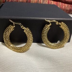 👑Trendy Textured Tarnish Resistant Antique gold colored stainless steel Hoops!